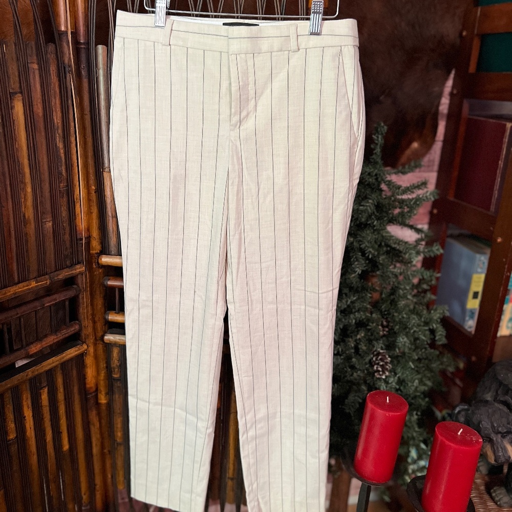 Banana Republic Cream & Black Pinstriped Pants – Size 4 (Regular Length